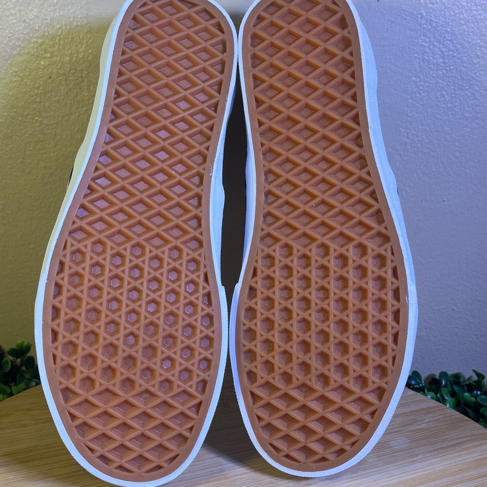 🔥 NEW VANS CLASSIC SLIP-ON RAINBOW SKATEBOARDING SHOES WOMENS SIZE 7 MENS 5.5 - Picture 8 of 9